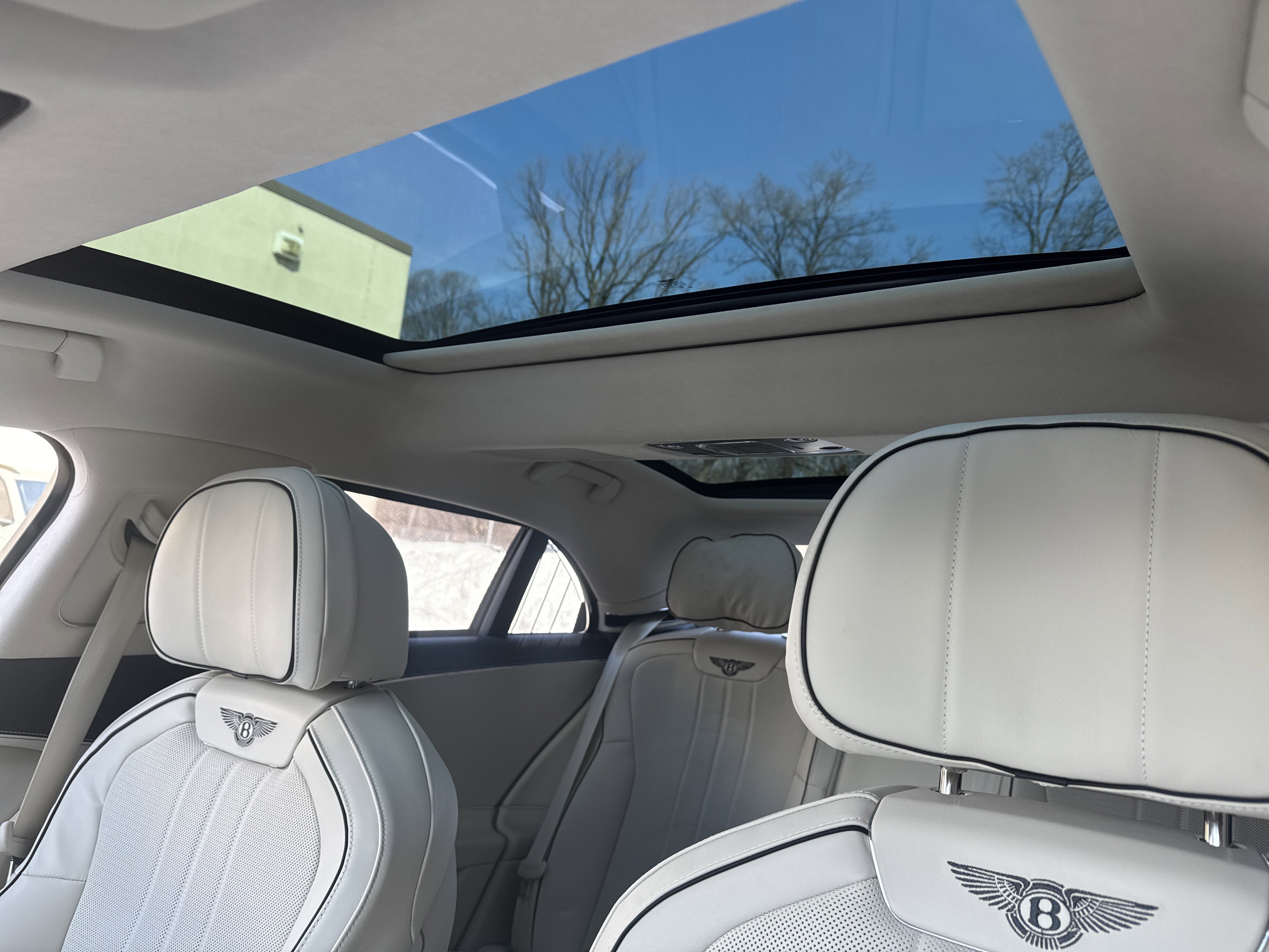Used 2023 Bentley Flying Spur V8 image 16