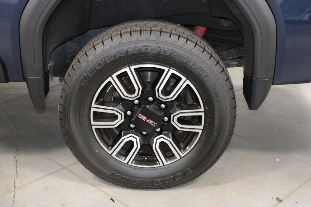 Used 2023 GMC Sierra 2500 AT4 AWD/4WD image 18