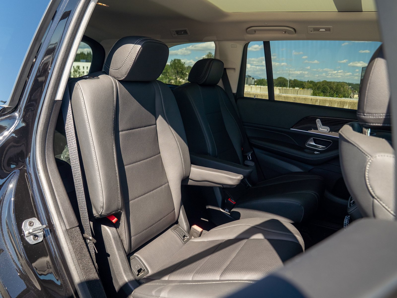 Certified 2024 Mercedes-Benz GLS 450 4MATIC w/ AMG Line Exterior image 27