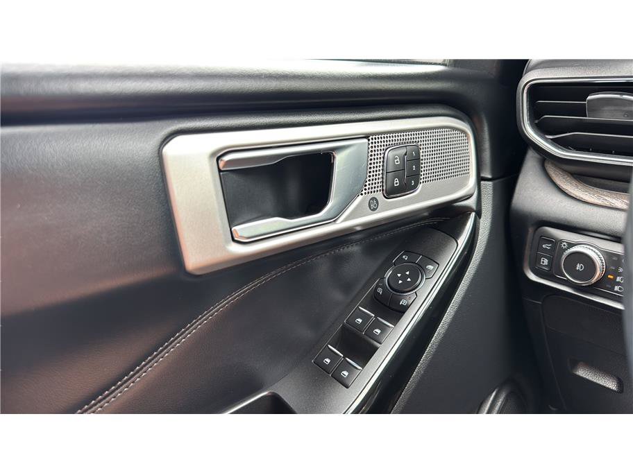 Used 2021 Ford Explorer Platinum AWD/4WD image 34