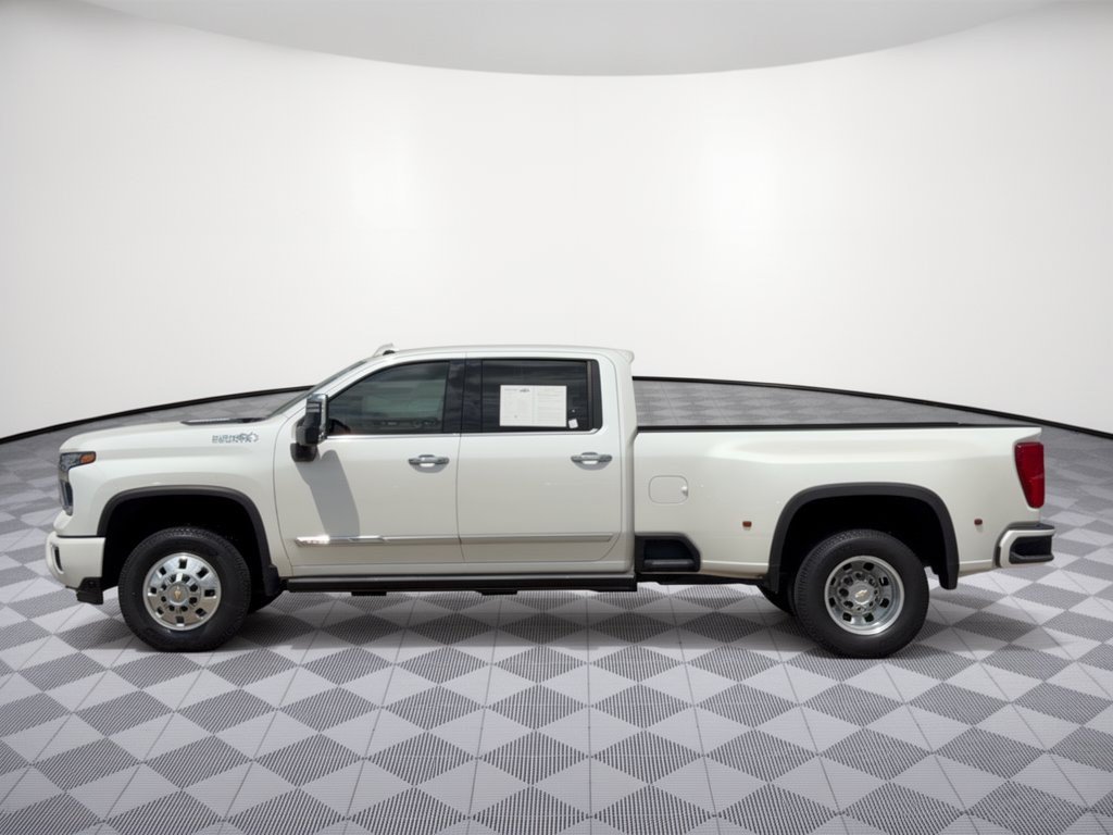 Used 2025 Chevrolet Silverado 3500 High Country w/ High Country Premium Package AWD/4WD image 2
