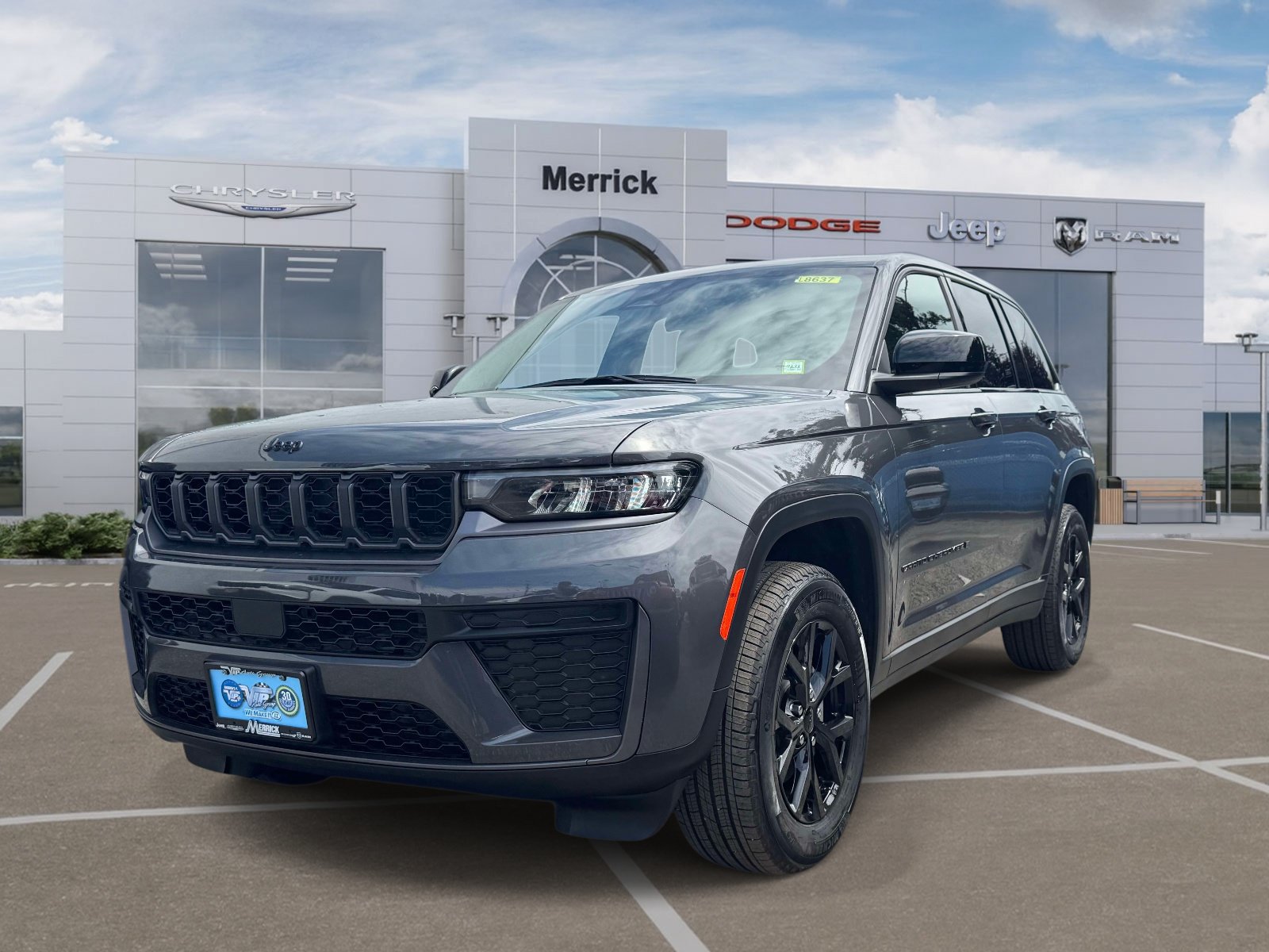 Used 2026 Jeep Grand Cherokee Altitude AWD/4WD image 4