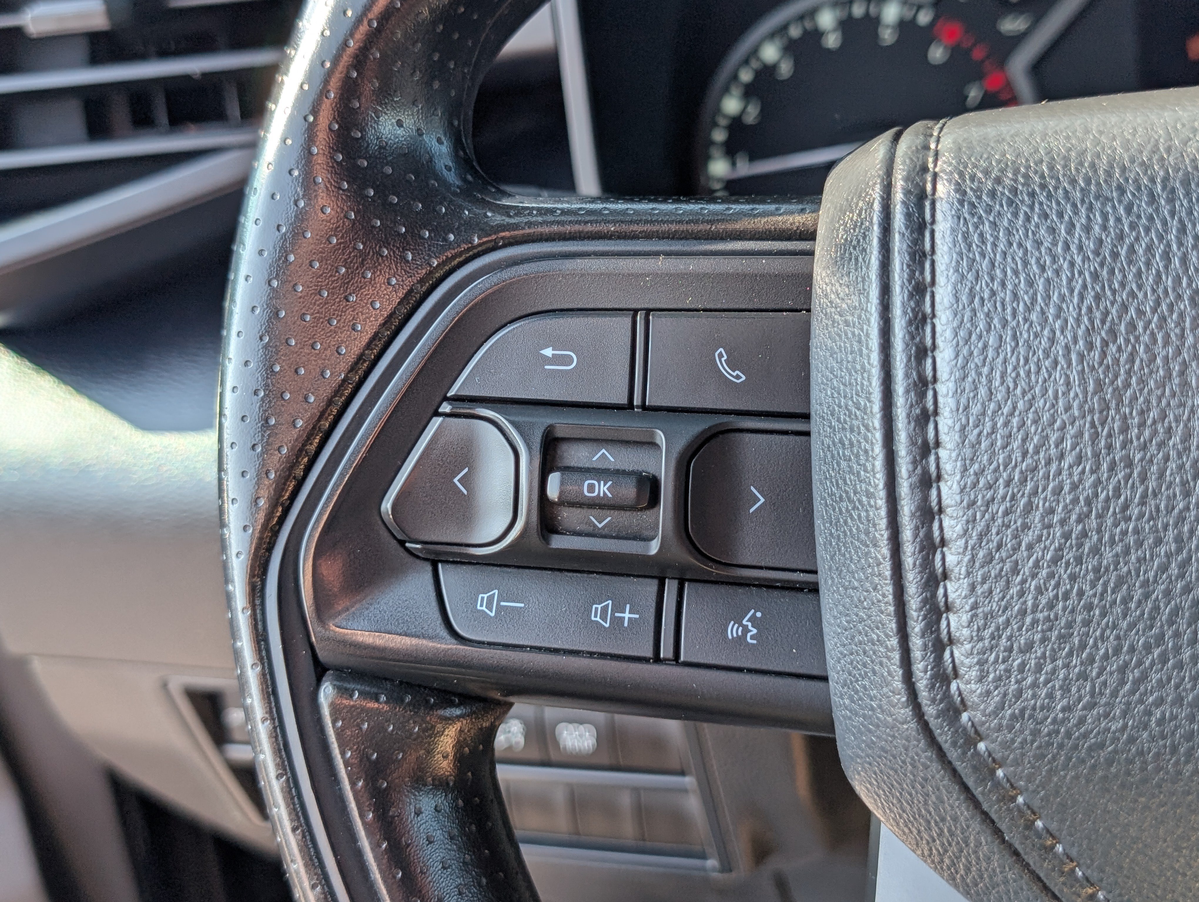 Used 2025 Toyota Tundra SR AWD/4WD image 19