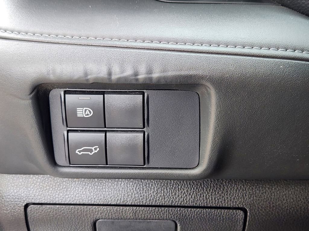 Used 2020 Toyota Highlander XLE AWD/4WD image 12