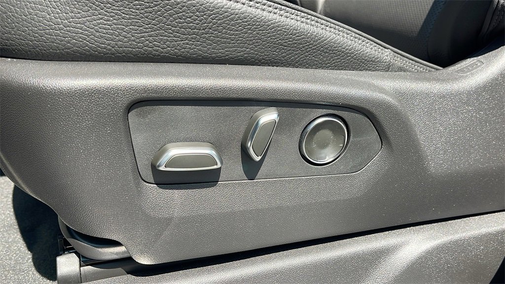 New 2025 GMC Sierra 2500 Denali w/ Denali Reserve Package image 13