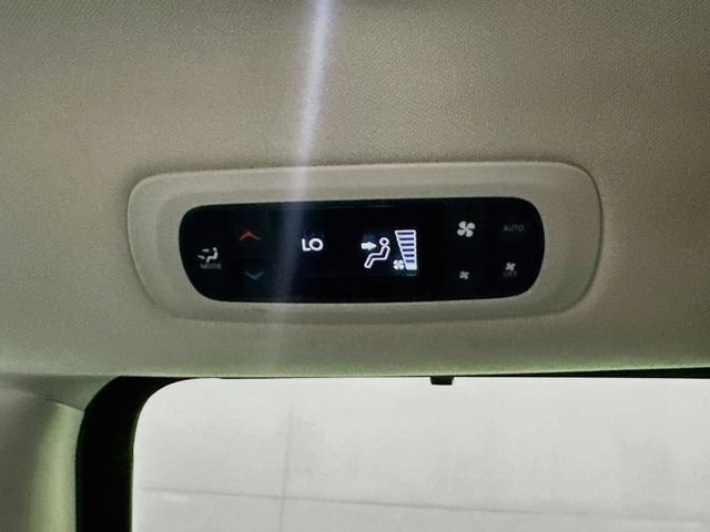 Used 2023 Chrysler Pacifica Touring-L FWD image 24
