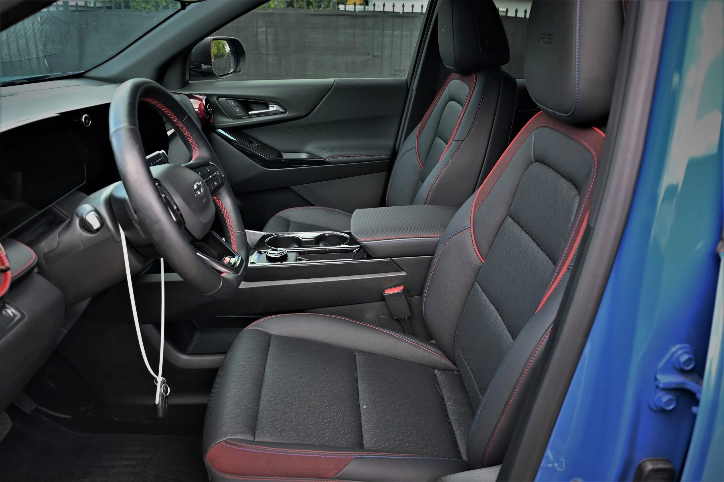 Used 2025 Chevrolet Equinox RS FWD image 12