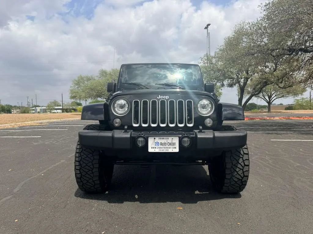 Used 2017 Jeep Wrangler Unlimited Sahara w/ Connectivity Group AWD/4WD image 11