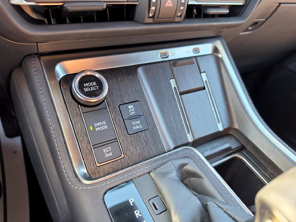 Used 2025 Lexus GX 550 w/ Accessory Package (Z1) AWD/4WD image 26