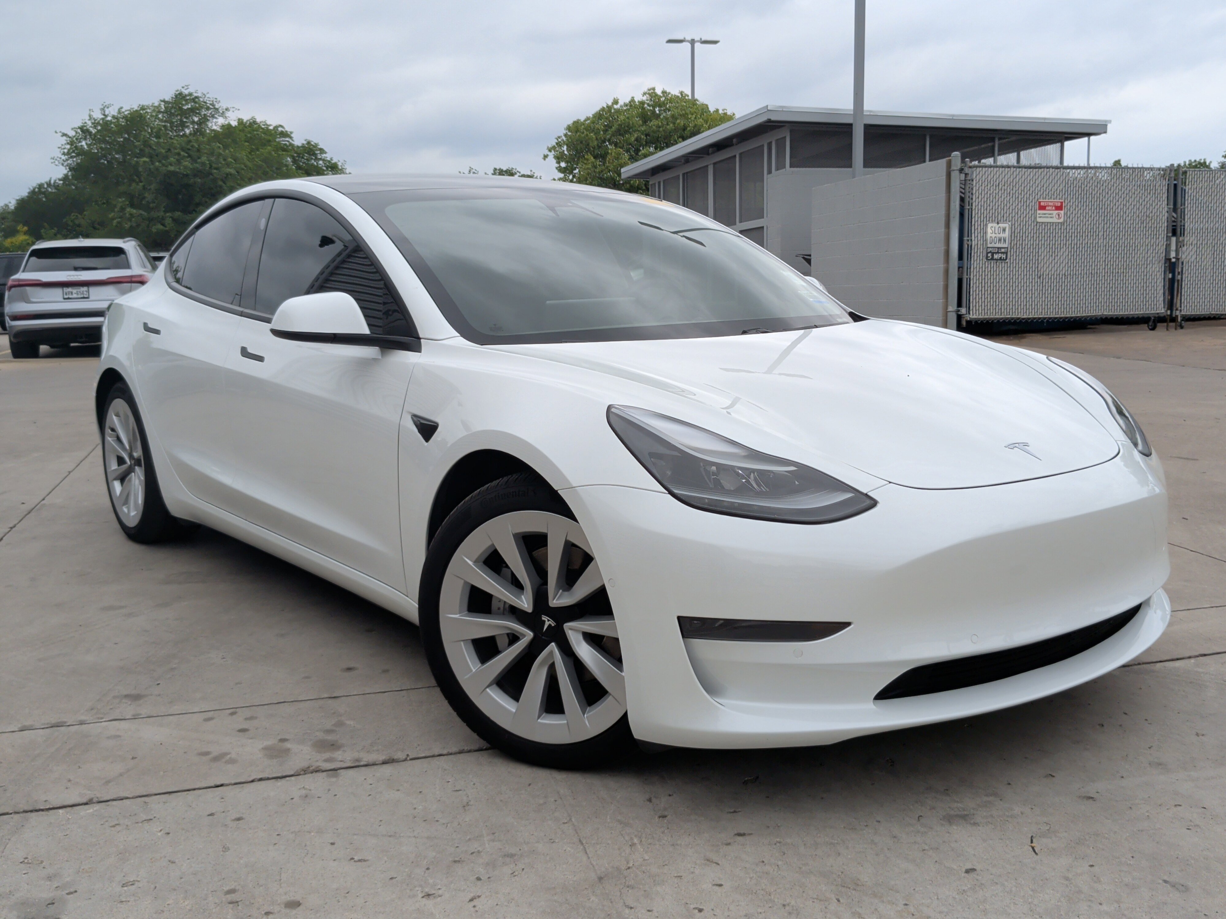 Used 2021 Tesla Model 3 Standard Range Plus image 2