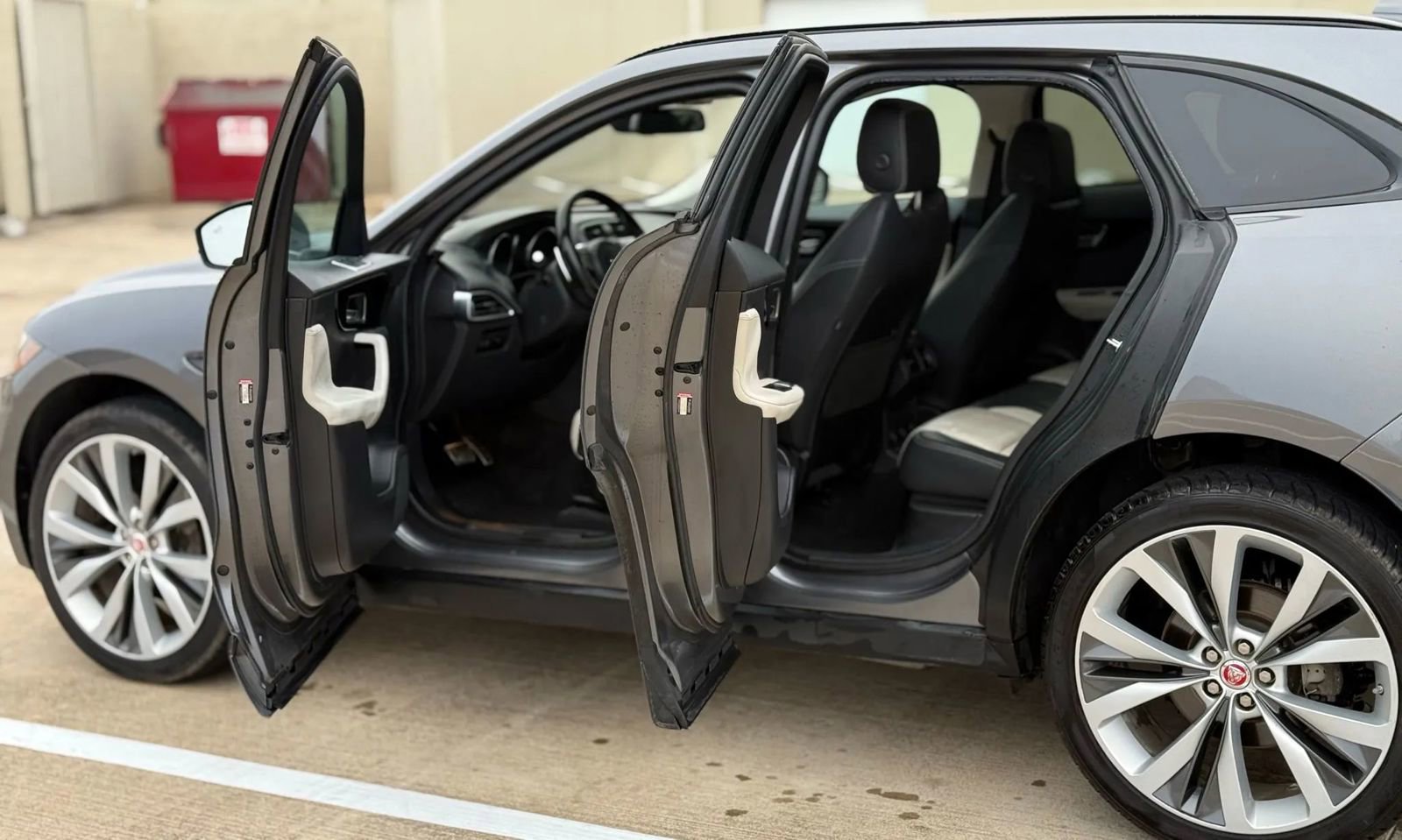 Used 2018 Jaguar F-PACE R-Sport image 11