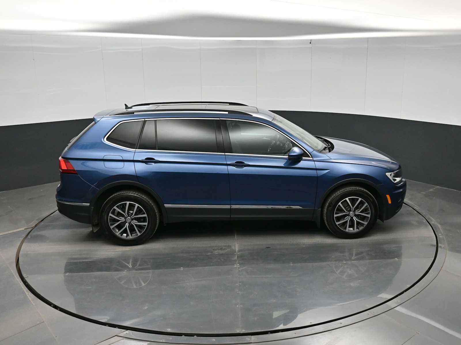 Used 2018 Volkswagen Tiguan SE AWD/4WD image 31