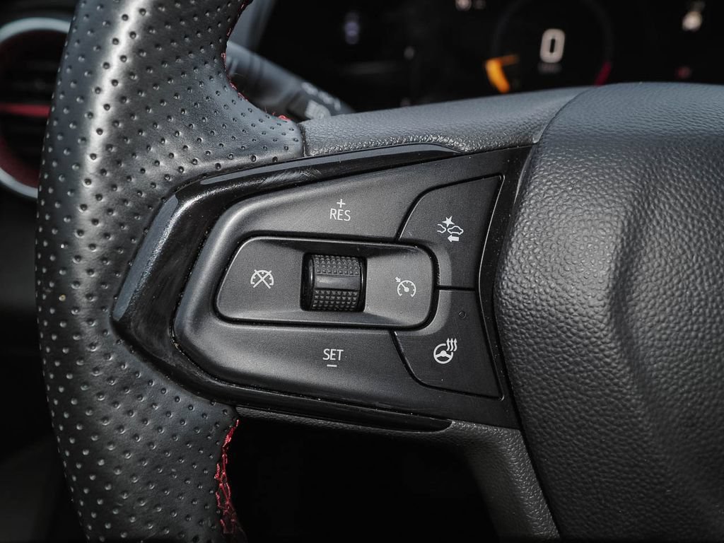 Certified 2024 Chevrolet Trax RS FWD image 22