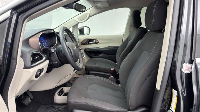 Used 2023 Chrysler Voyager LX FWD image 14