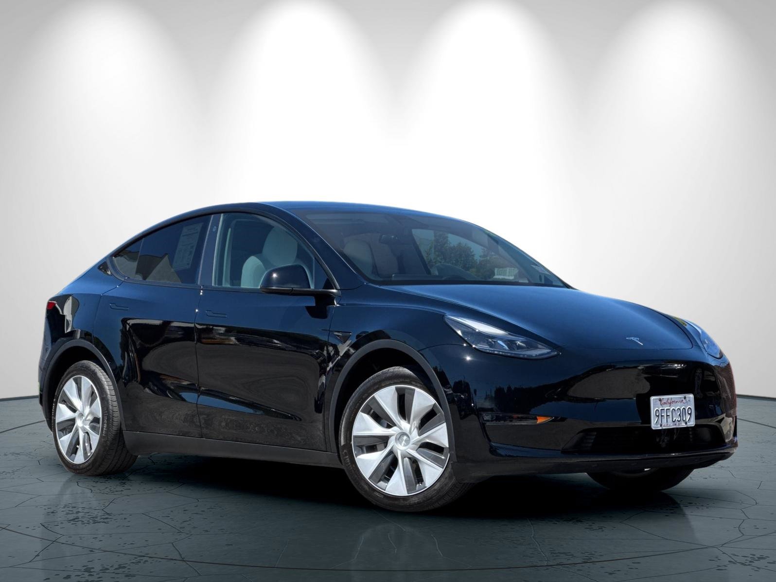 Used 2023 Tesla Model Y Long Range image 2