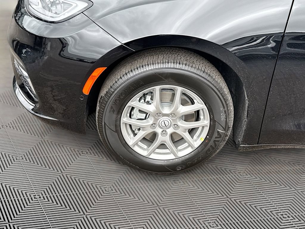 New 2026 Chrysler Pacifica Select FWD image 34