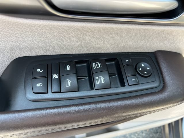 Used 2017 Chrysler Pacifica Touring-L FWD image 12