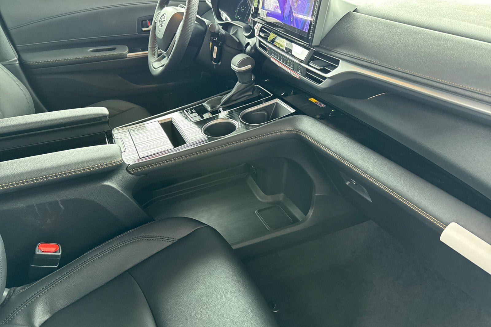 New 2026 Toyota Sienna XLE Woodland Edition AWD/4WD image 18