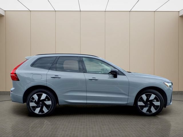 Used 2025 Volvo XC60 T8 Plus w/ Climate Package AWD/4WD image 7