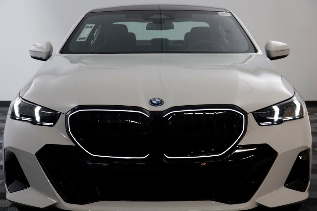 New 2026 BMW 550e xDrive w/ Premium Package image 22