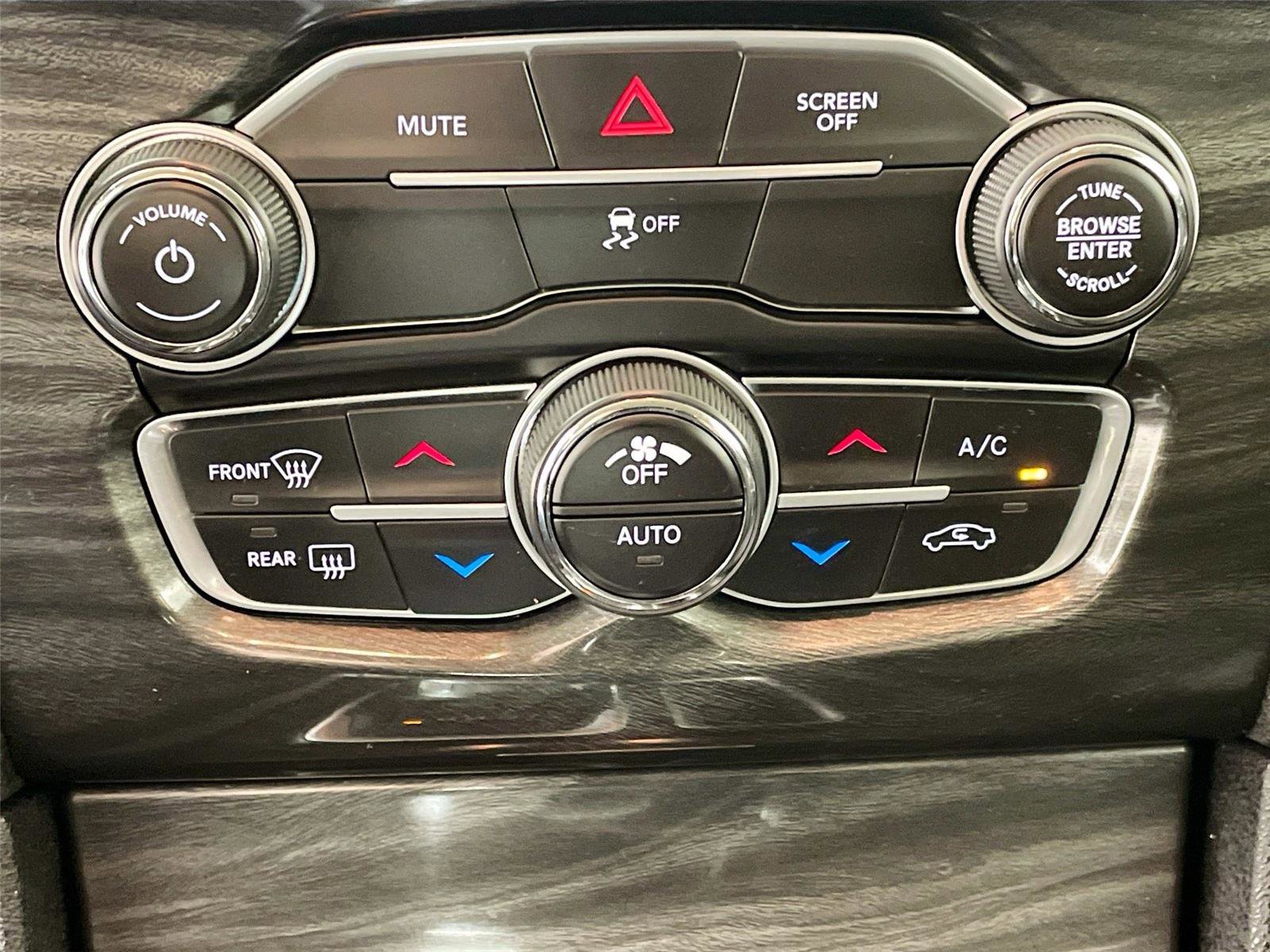 Used 2018 Chrysler 300 Touring image 16