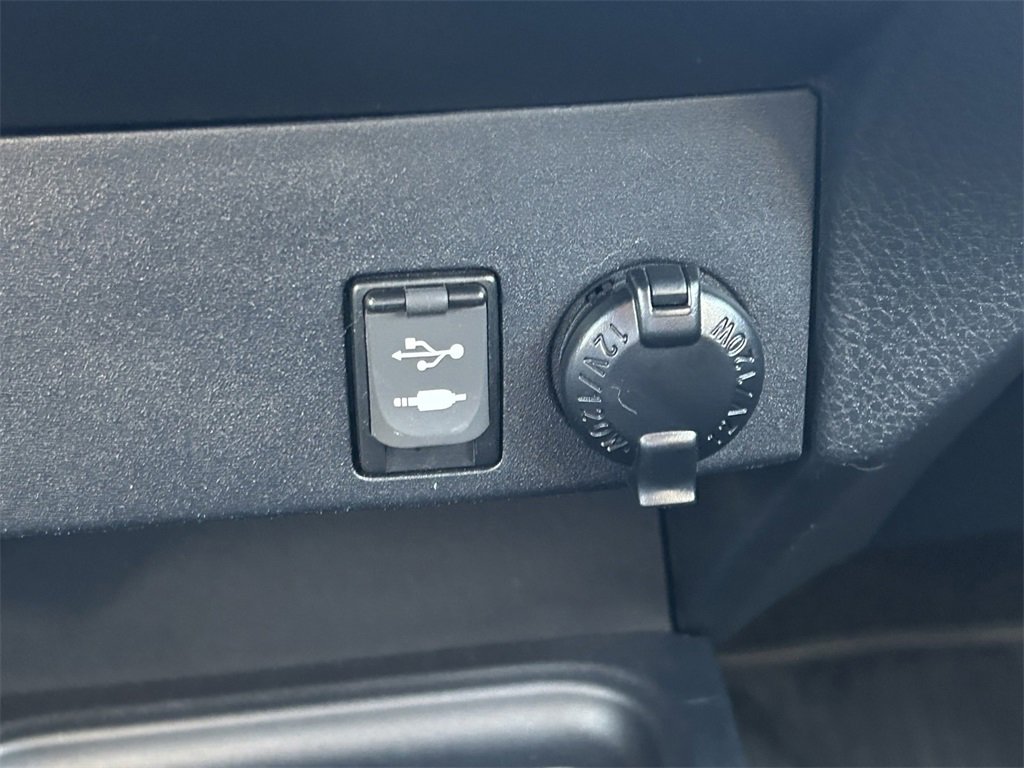 Used 2018 Toyota RAV4 LE image 27