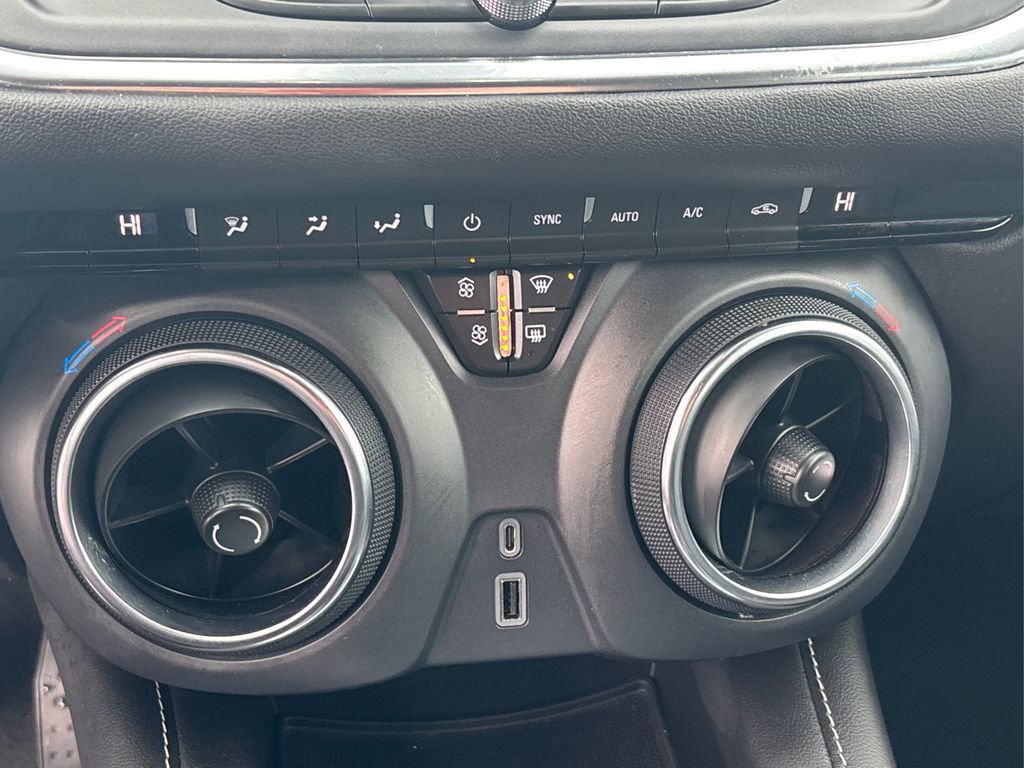 Used 2023 Chevrolet Blazer LT image 32