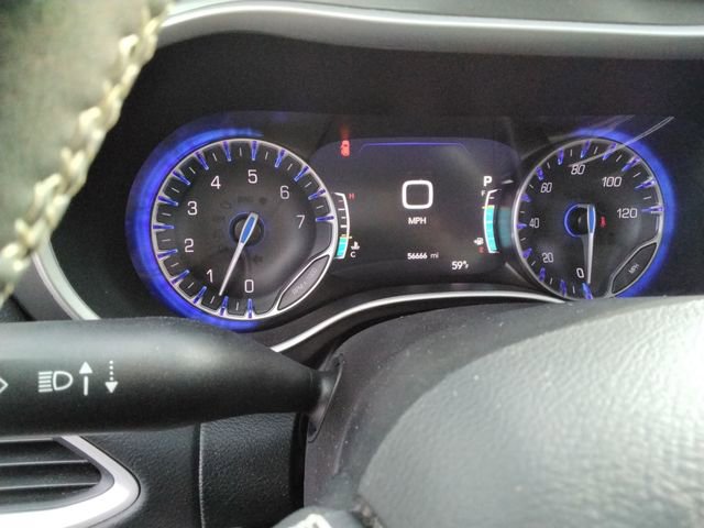 Used 2024 Chrysler Pacifica Touring-L image 25