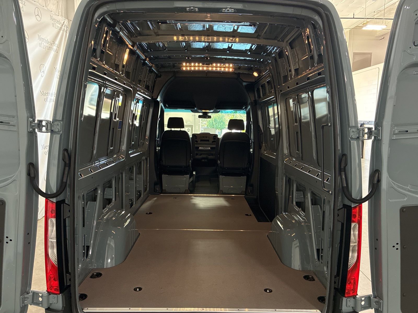 New 2025 Mercedes-Benz Sprinter 2500 image 9