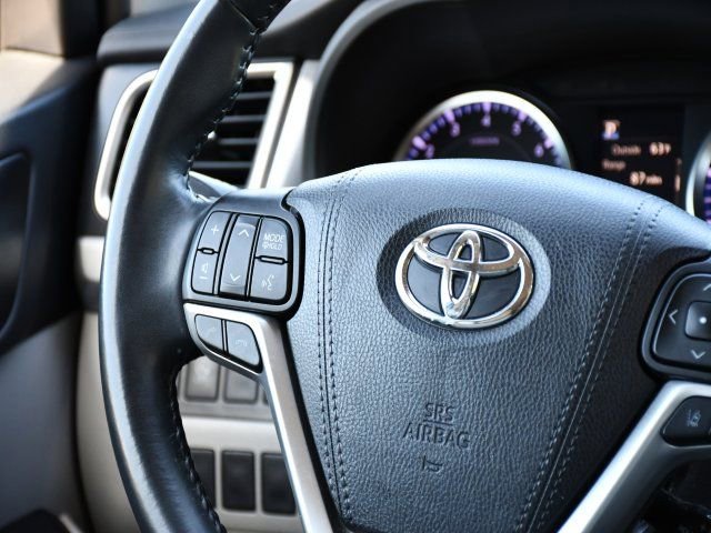 Used 2019 Toyota Highlander Plus FWD image 23