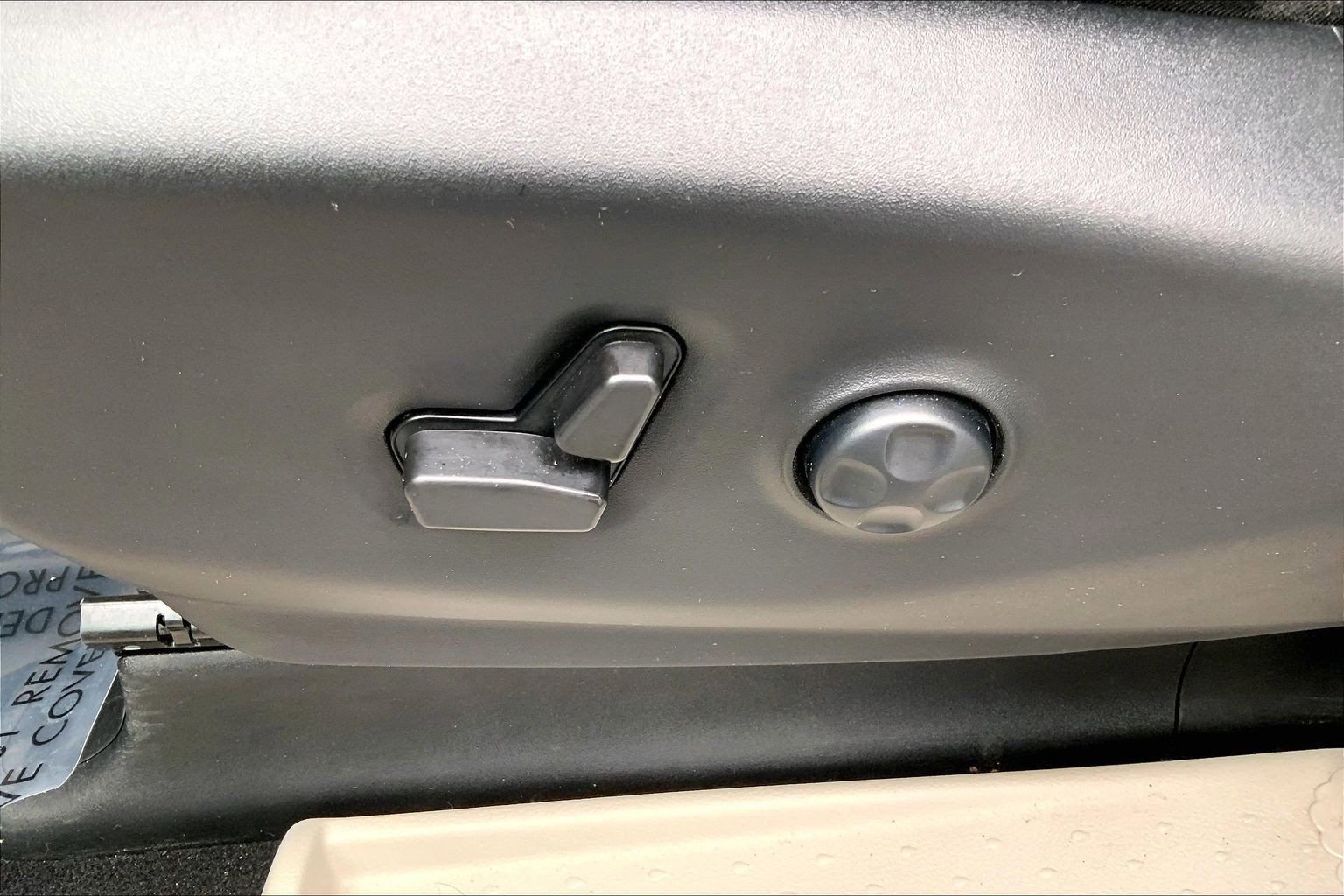 Certified 2023 Chrysler Pacifica Touring-L image 29