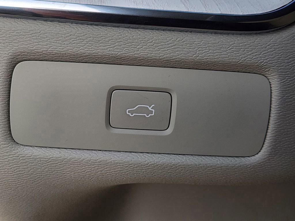 New 2026 Volvo XC60 B5 Ultra w/ Protection Package Premier image 11