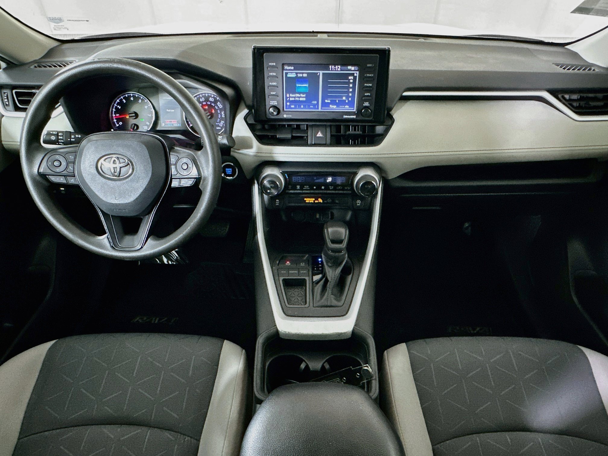 Used 2021 Toyota RAV4 XLE w/ Convenience Package FWD image 27