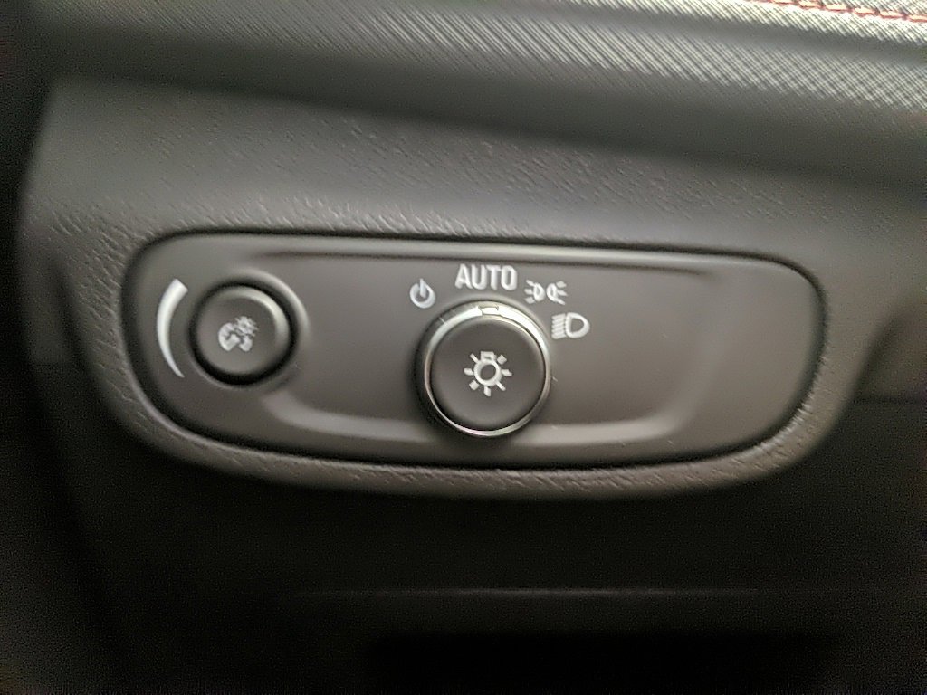 Used 2025 Chevrolet TrailBlazer RS w/ Driver Confidence Package image 21