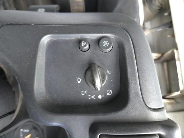 Used 2004 GMC Savana 3500 image 16