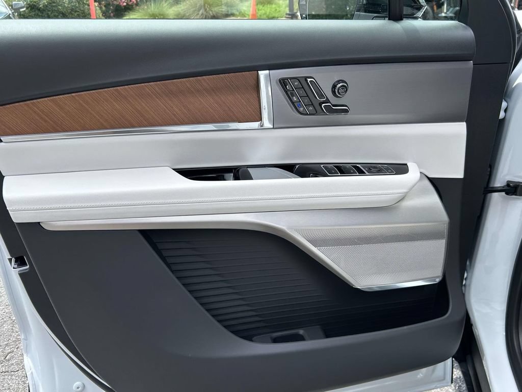 New 2027 Cadillac Vistiq Sport AWD/4WD image 14