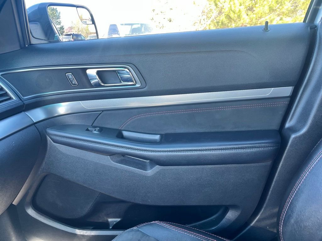 Used 2018 Ford Explorer XLT w/ Equipment Group 202A image 18
