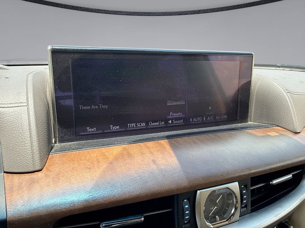 Used 2020 Lexus LX 570 4WD w/ Luxury Package image 23