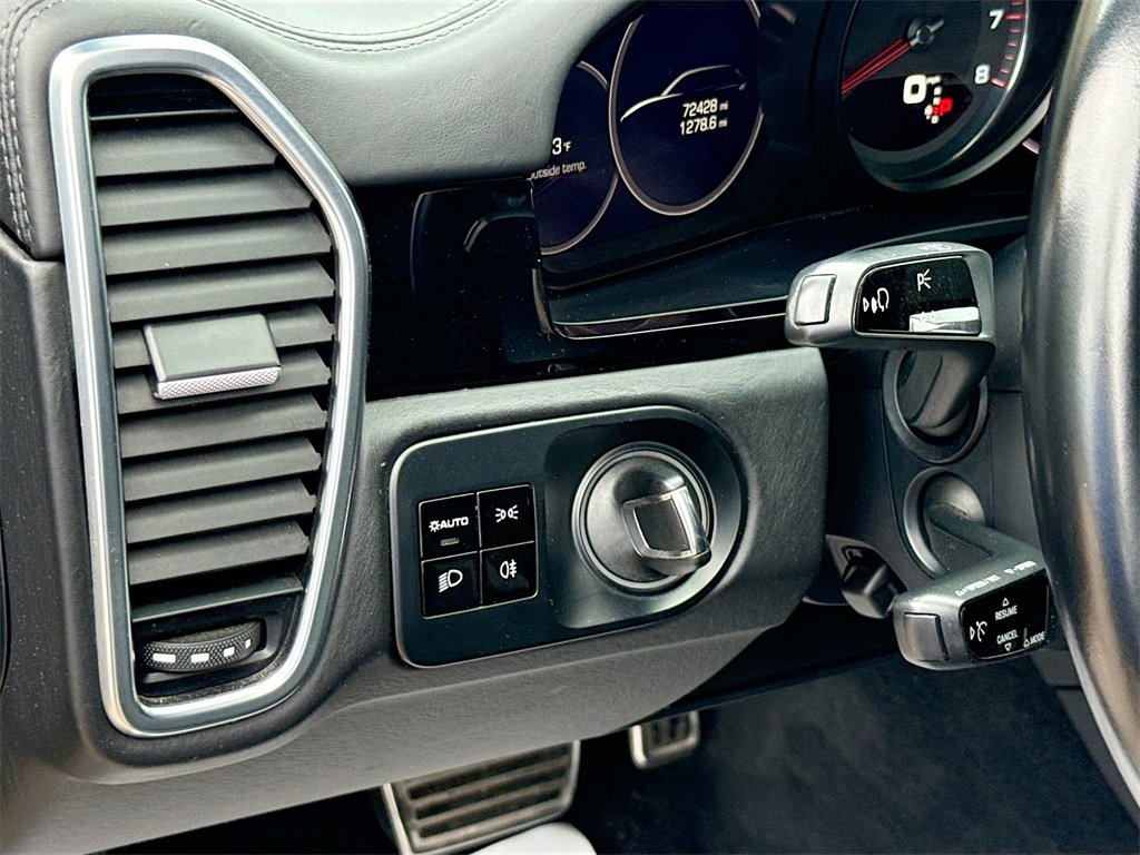 Used 2019 Porsche Cayenne Turbo w/ Premium Plus Package image 11