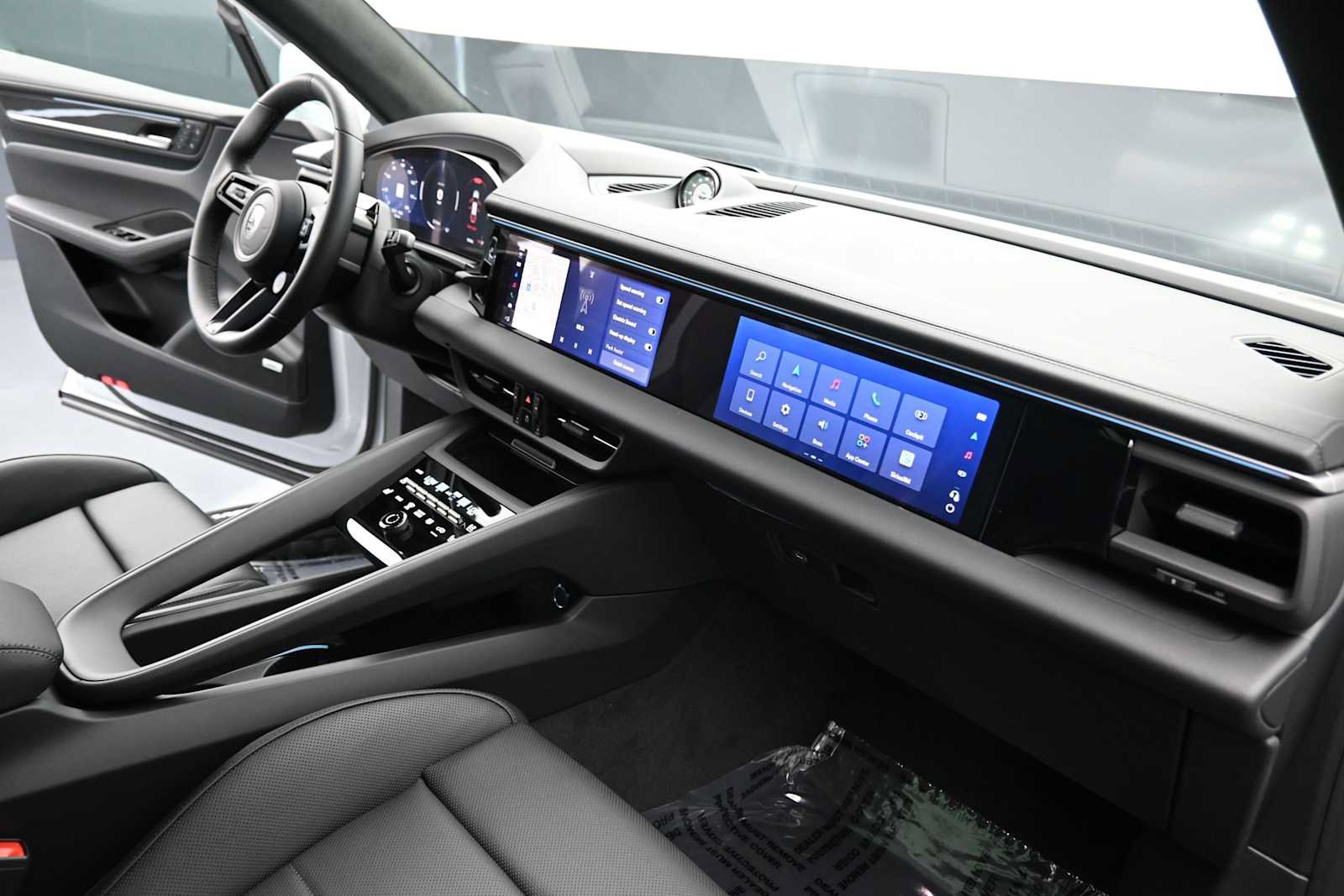 New 2026 Porsche Macan Turbo Electric AWD/4WD image 25