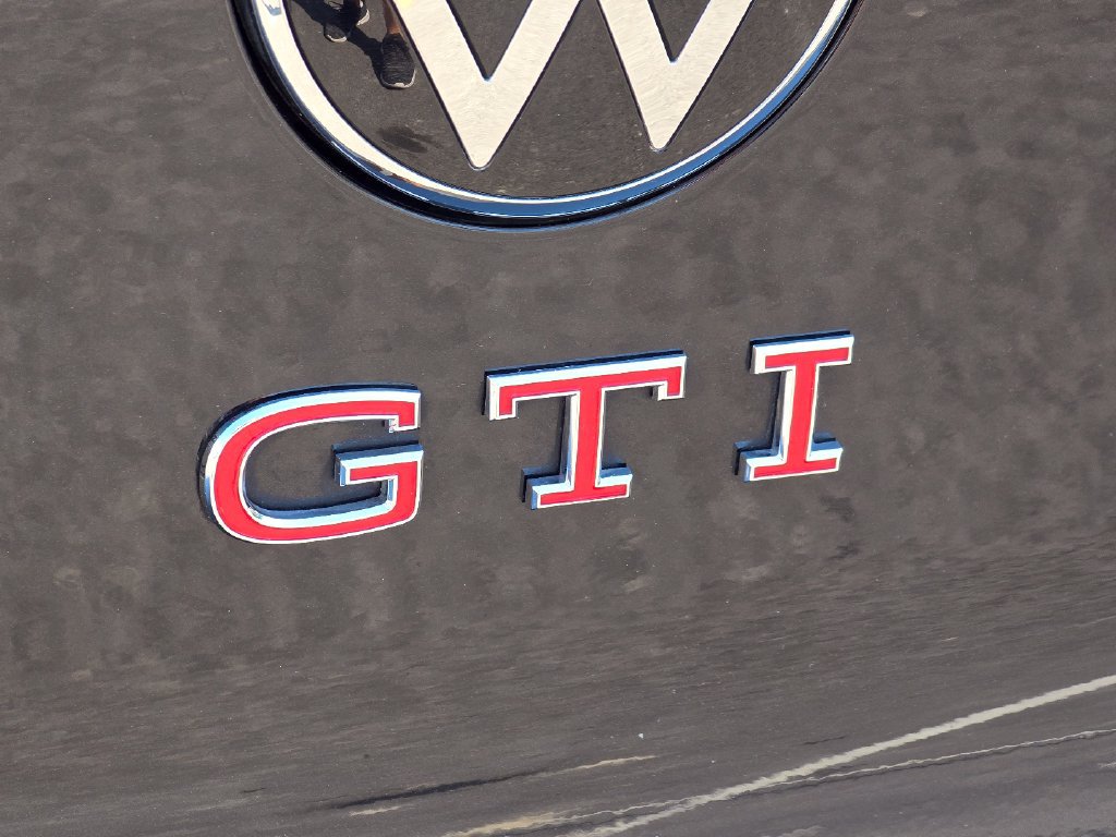 Certified 2022 Volkswagen GTI SE FWD image 14