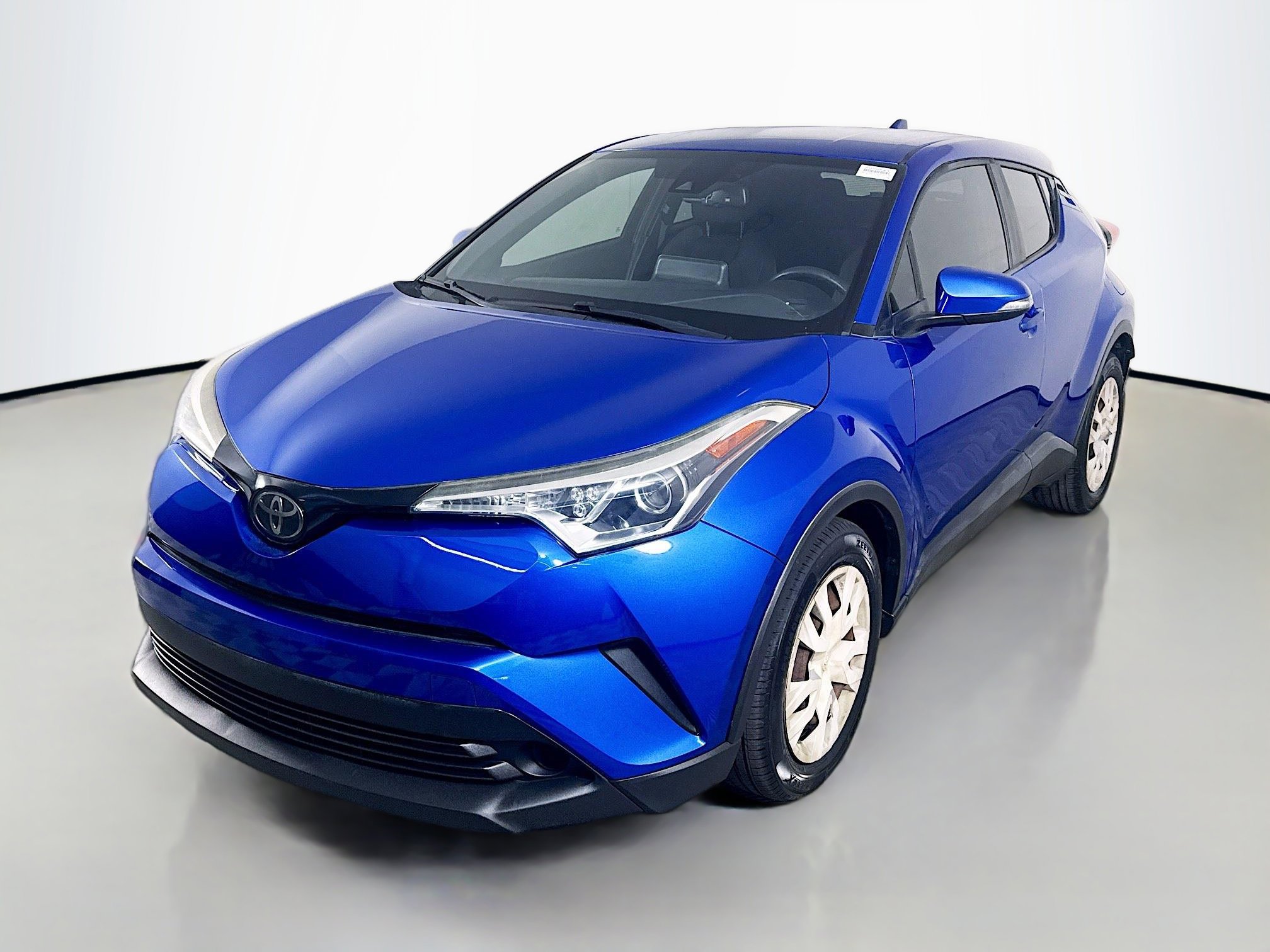 Used 2019 Toyota C-HR LE image 4