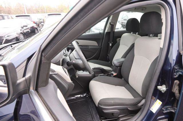 Used 2011 Chevrolet Cruze LS w/ Connectivity Package image 8