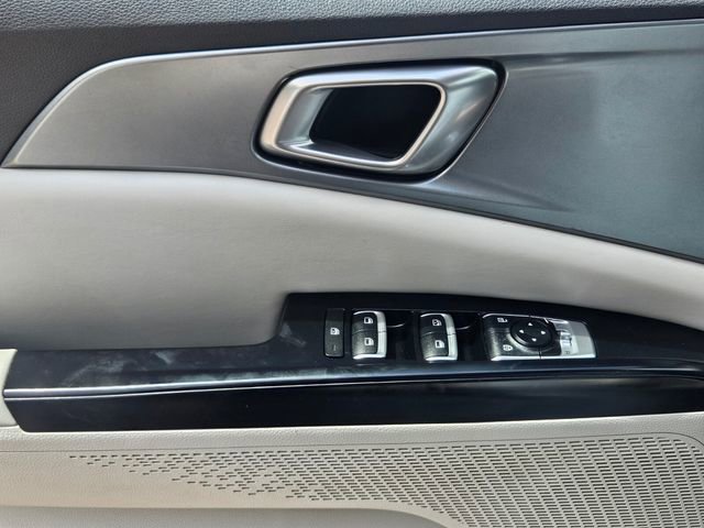 Used 2023 Kia Carnival LX image 32