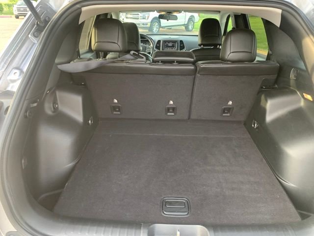 Used 2019 Jeep Cherokee Latitude Plus FWD image 27