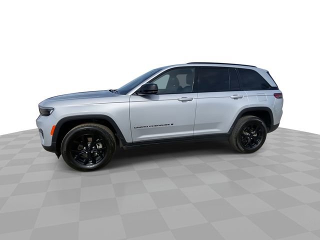 Used 2025 Jeep Grand Cherokee Altitude AWD/4WD image 7