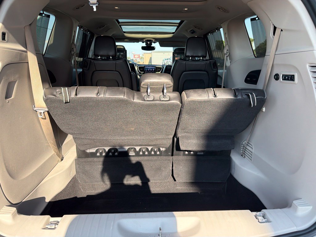 Used 2018 Chrysler Pacifica Limited FWD image 31