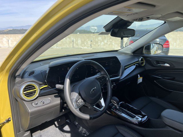 Used 2025 Chevrolet Trax ACTIV w/ Driver Confidence Package image 10