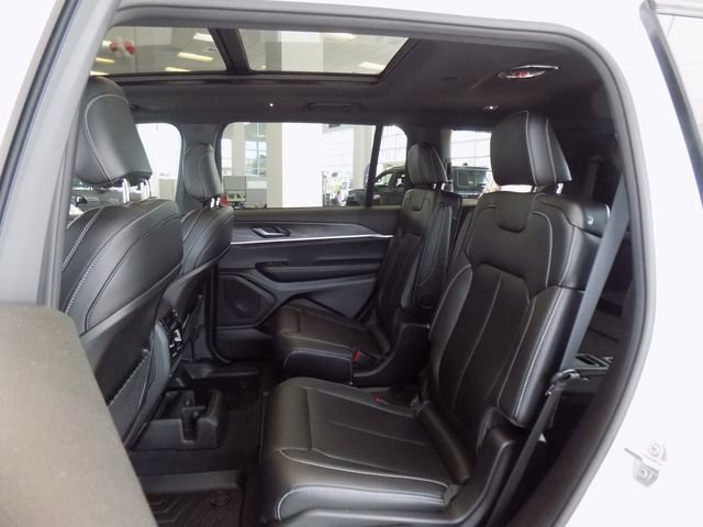 Certified 2025 Jeep Grand Cherokee L Limited w/ Black Appearance Package image 24