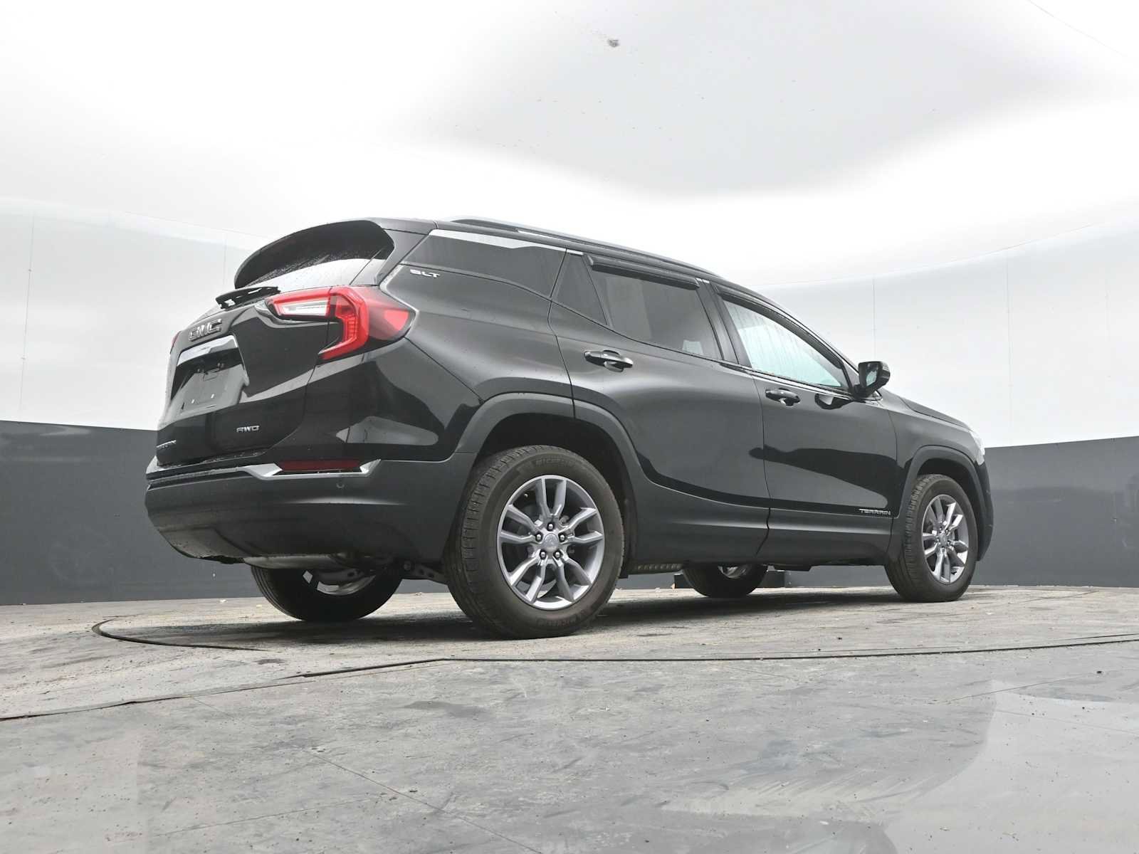 Used 2022 GMC Terrain SLT w/ Infotainment Package II image 33